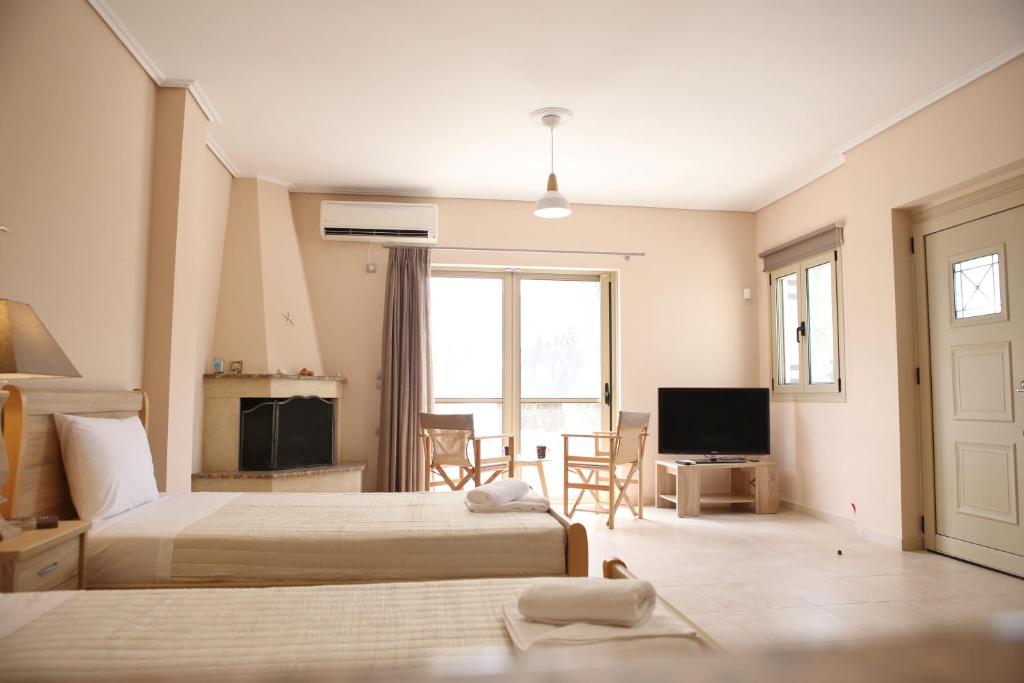Posteľ alebo postele v izbe v ubytovaní Lefkada Dikran's Guest House