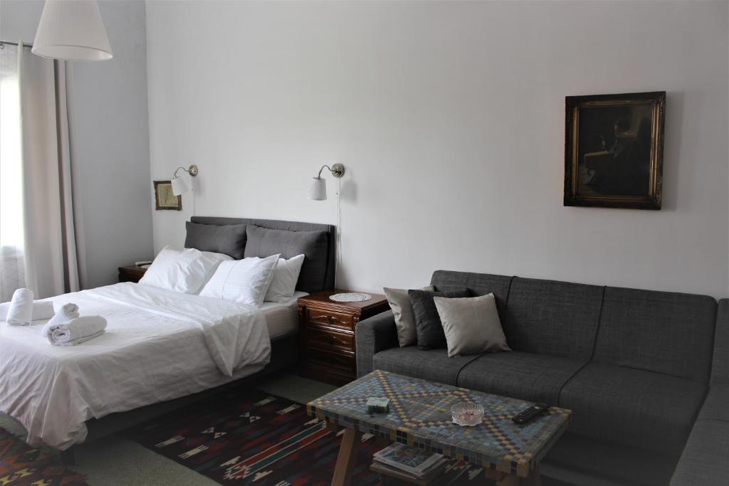 Postel nebo postele na pokoji v ubytování A litte Taste of Home Guest House
