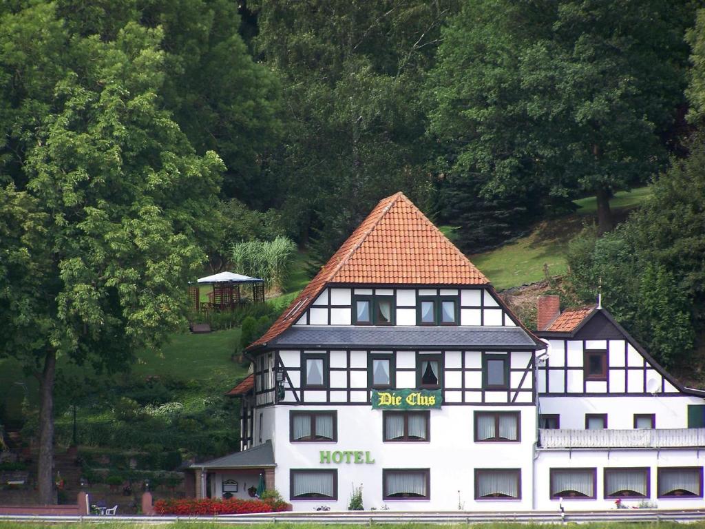 a large white building with a red roof at Hotel Die Clus 