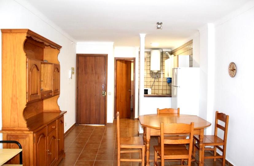Kuchyň nebo kuchyňský kout v ubytování PLATJA MAR 1D