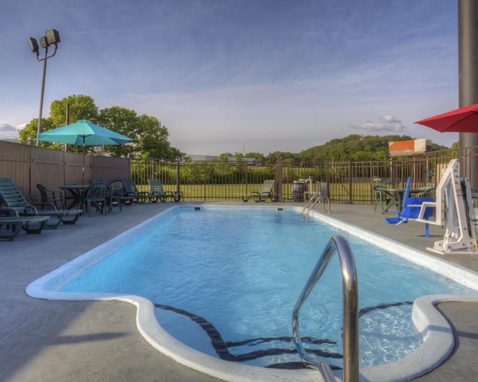 Howard Johnson by Wyndham Chattanooga Lookout Mountain I-24 photo