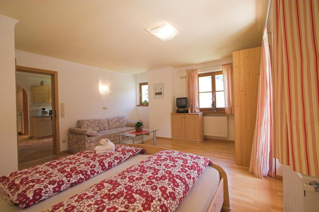 Postel nebo postele na pokoji v ubytování Apartments Dilln Gütl