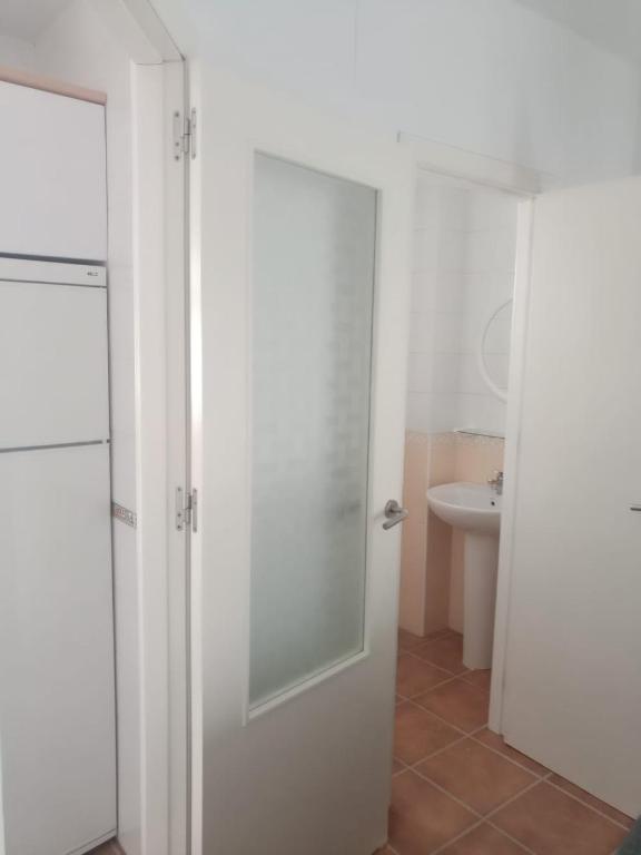 A bathroom at ALCARAVAN 50