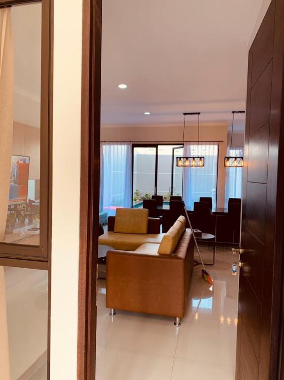 Platinum Setrasari Guest House 5BR Private Pool Bandung - Villa Con Piscina Privada