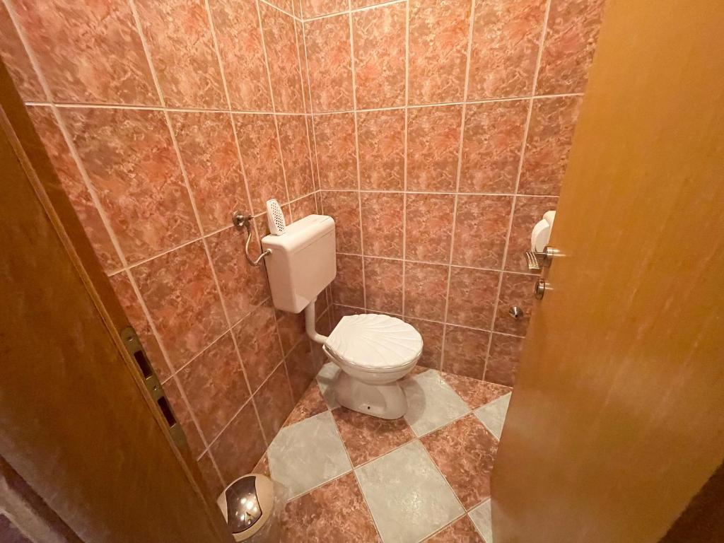 Koupelna v ubytování Apartmani Combaj