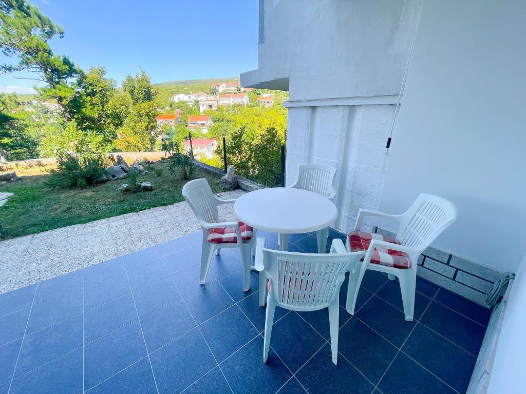 Balkón nebo terasa v ubytování Apartmani Combaj