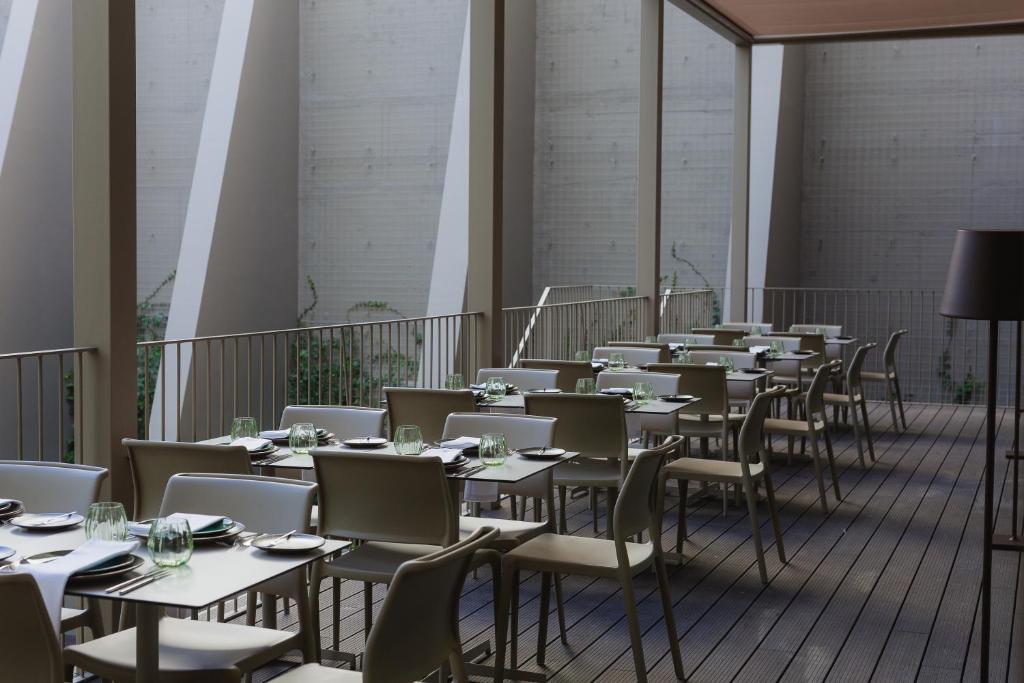 Lumen Hotel & The Lisbon Light Show - 12