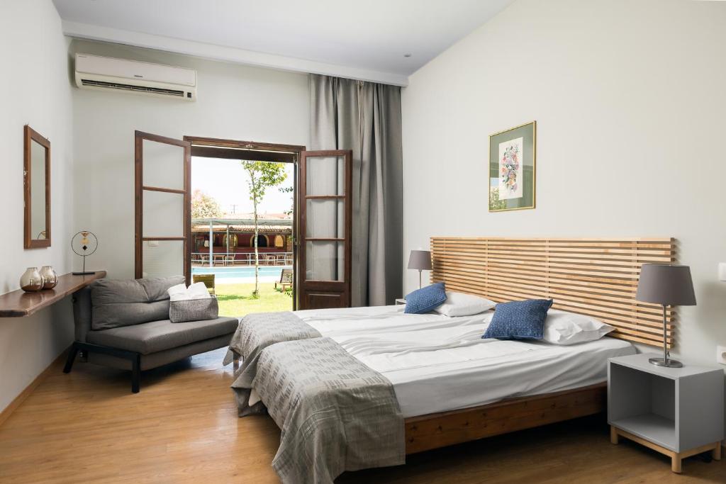 Posteľ alebo postele v izbe v ubytovaní Folies Corfu Town Hotel Apartments