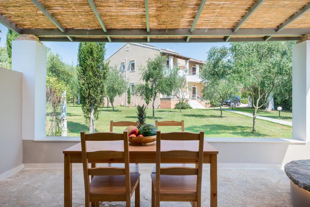 Vonkajšia záhrada v ubytovaní Folies Corfu Town Hotel Apartments