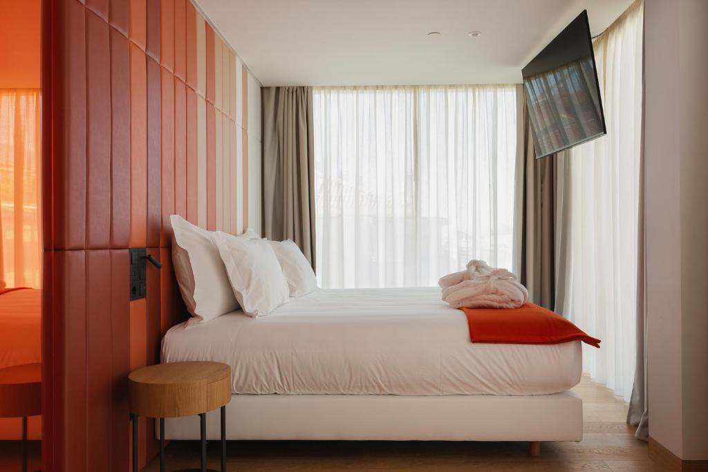 Lumen Hotel & The Lisbon Light Show - 17