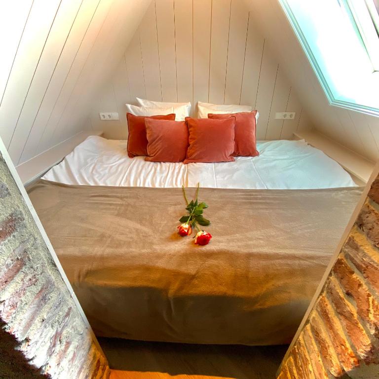 Postel nebo postele na pokoji v ubytování Harbour Suites Boutique Hotel