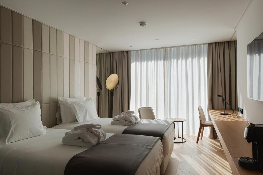 
Executive Twin Room with Show View
