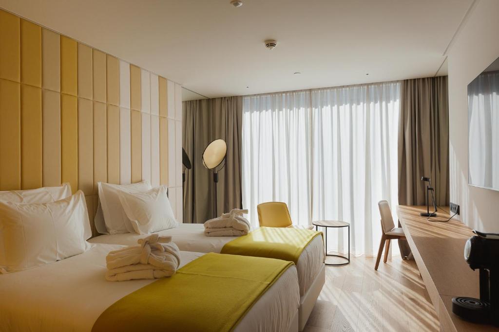 
Deluxe Twin Room with City View
