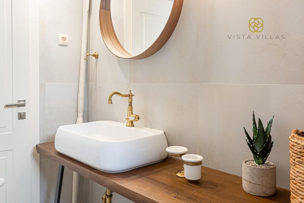 Łazienka w obiekcie Vista Villas - Glory Nights Apartment Villa N