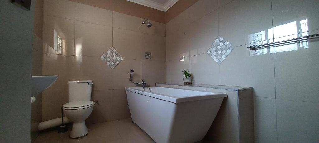 M n M Guesthouse Polokwane Central - Deluxe Double Room With Bath