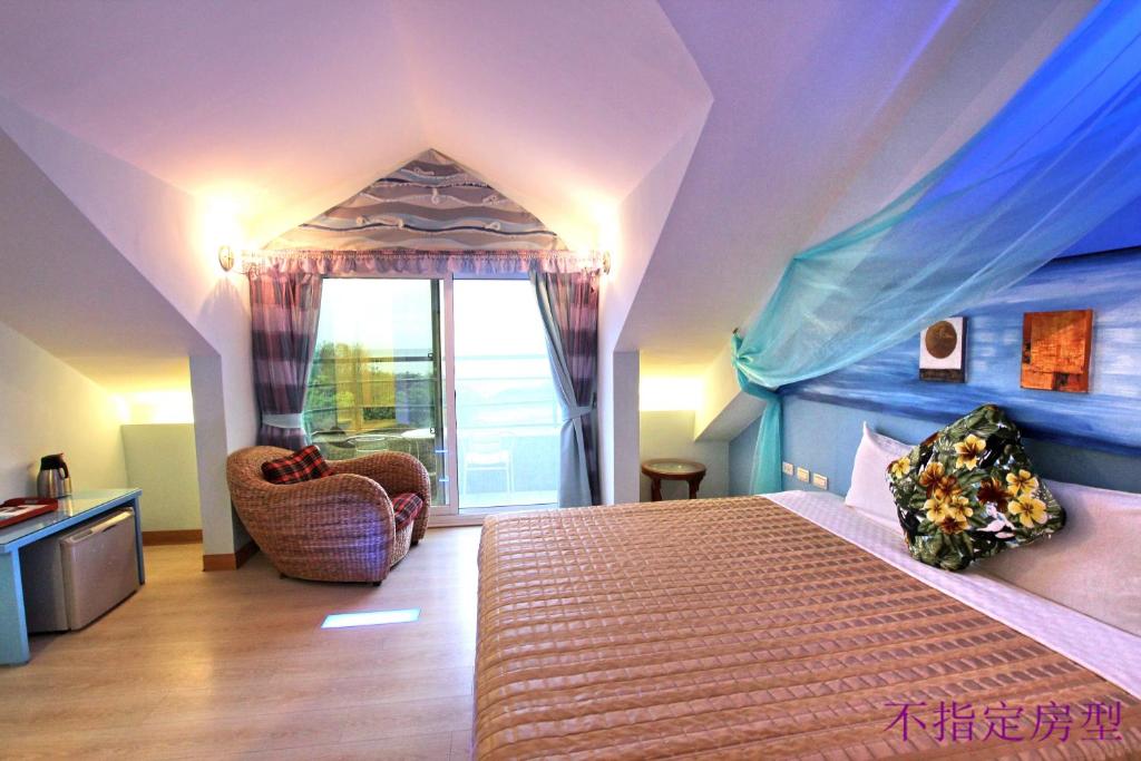 Una cama o camas en una habitación de Lang Qin Hai Inn