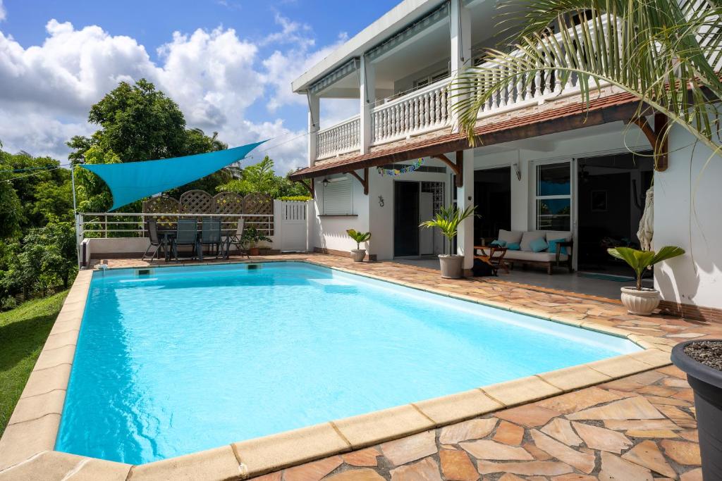 Bazén v ubytování Villa Ti'Kemy avec piscine au sel nebo v jeho okolí