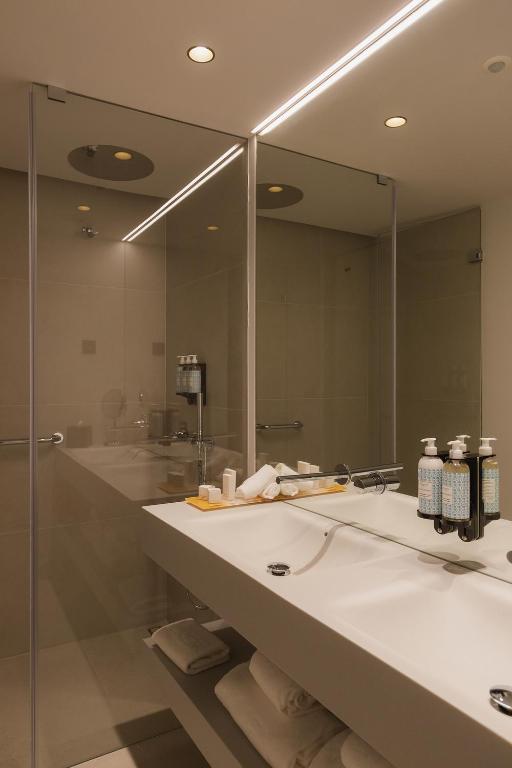 
Executive Suite with City View
