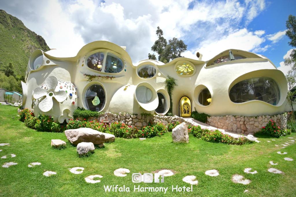 Kebun di luar Wifala Harmony Hotel