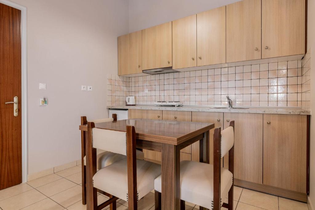 Cucina o angolo cottura di Plaka Beach Resort
