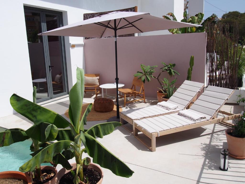 Posedenie v ubytovaní SUITES 9 MALAGA, three unique suites with private plunge pool