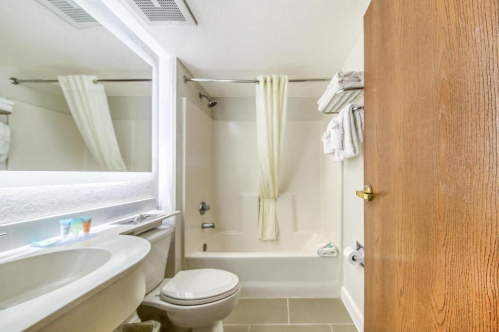 Baymont by Wyndham Orlando-International Dr-Universal Blvd - Suite With Two Queen Beds