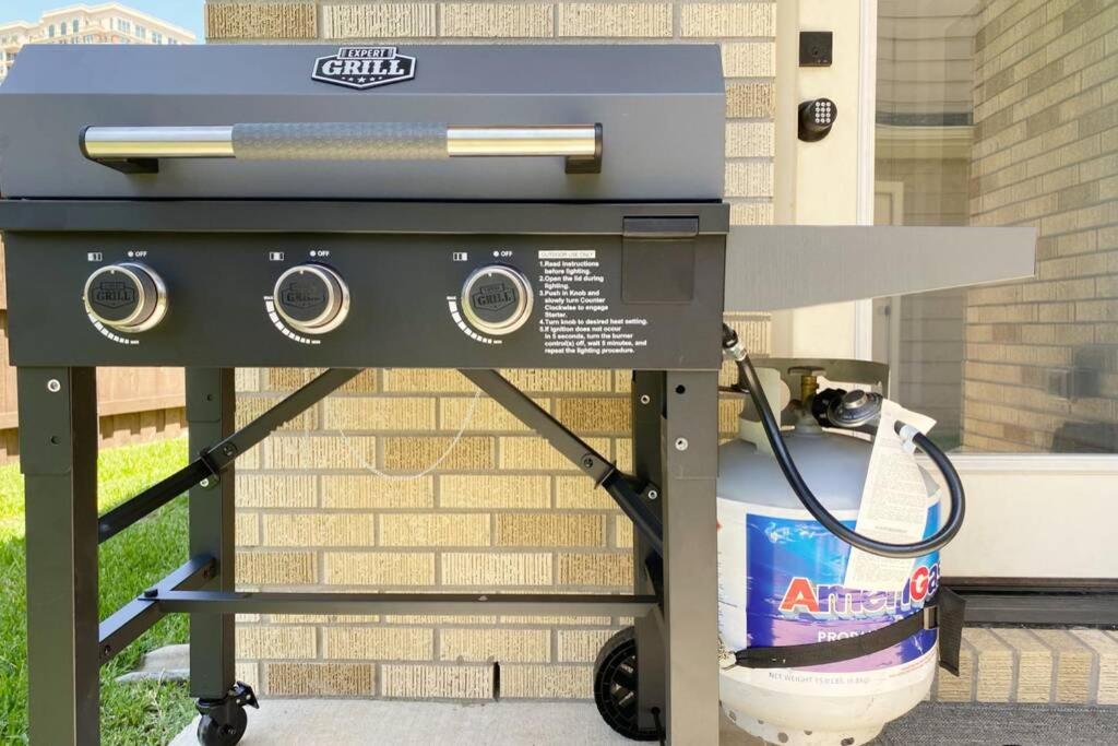 Expert Grill Pioneer 28-Inch Portable Propane Gas Griddle 