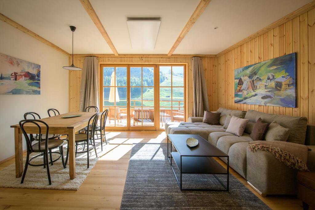 Istumisnurk majutusasutuses CHALET am Schneeberg See