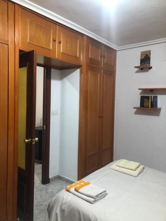 A bed or beds in a room at Peso de la Harina - piso completo