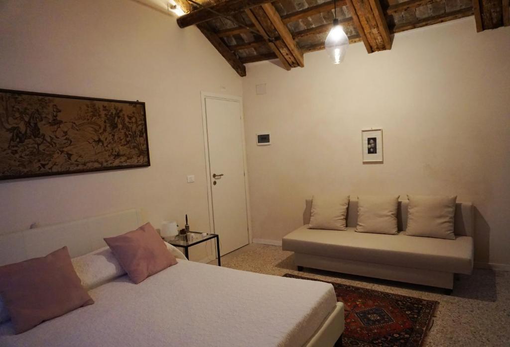 Giường trong phòng chung tại Residence Castello Venezia