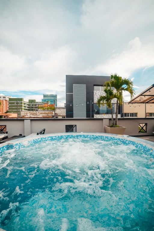 Bazén v ubytování Tik by Bernalo Hotels nebo v jeho okolí