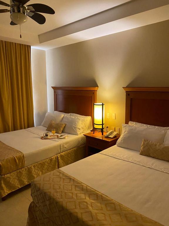 Postel nebo postele na pokoji v ubytování Hotel Magno Tepatitlán