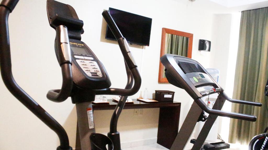 Fitness centrum a/nebo fitness zařízení v ubytování Hotel Magno Tepatitlán