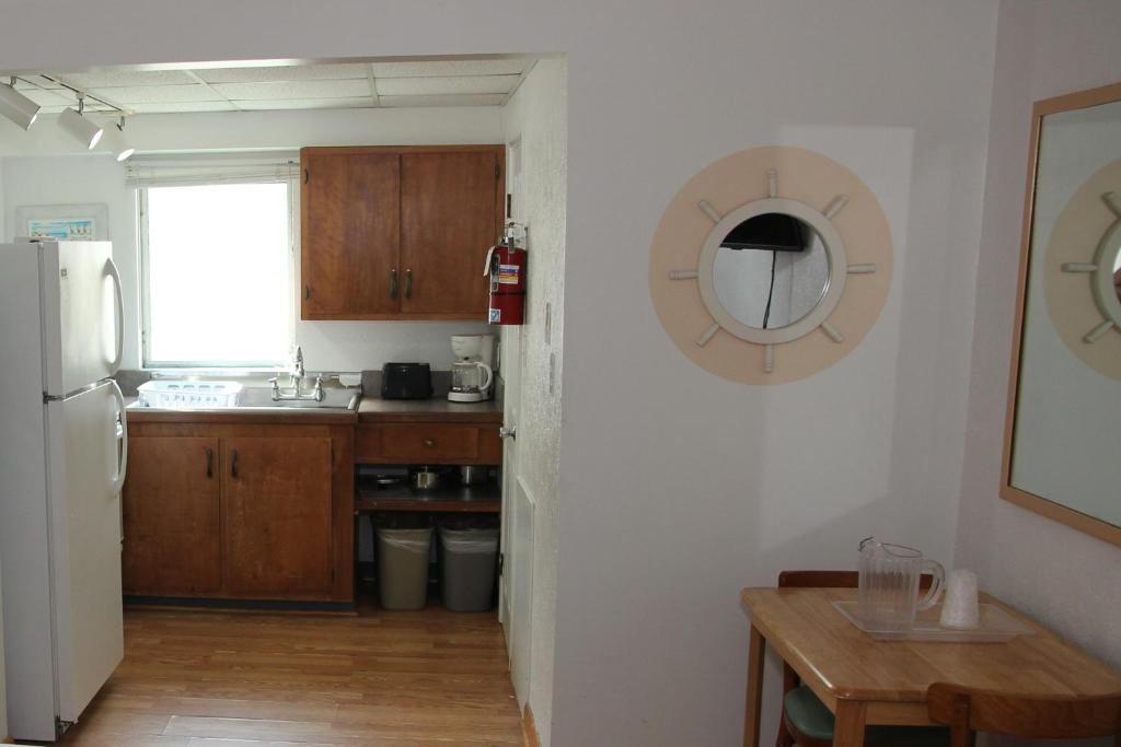Pink Champagne Motel - Chambre De Reine De Luxe Avec Kitchenette