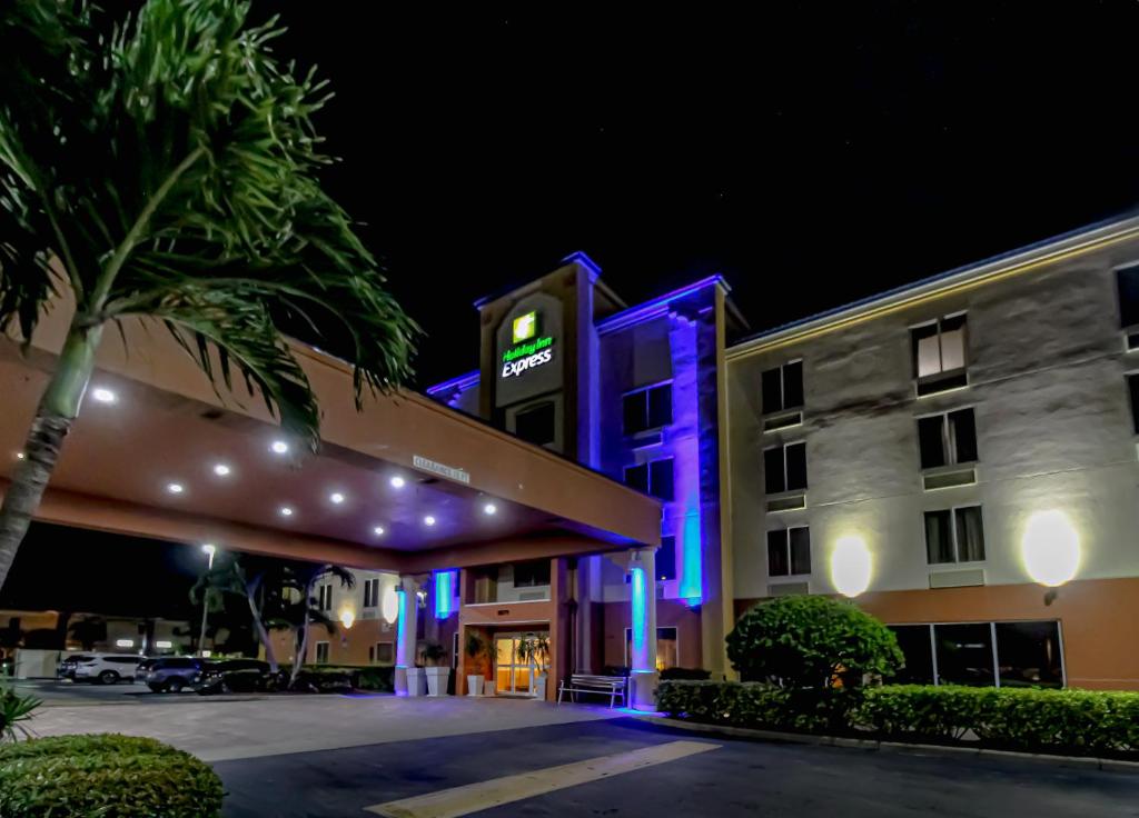 Afbeelding uit fotogalerij van Holiday Inn Express Hotel & Suites Cocoa Beach, an IHG Hotel in Cocoa Beach