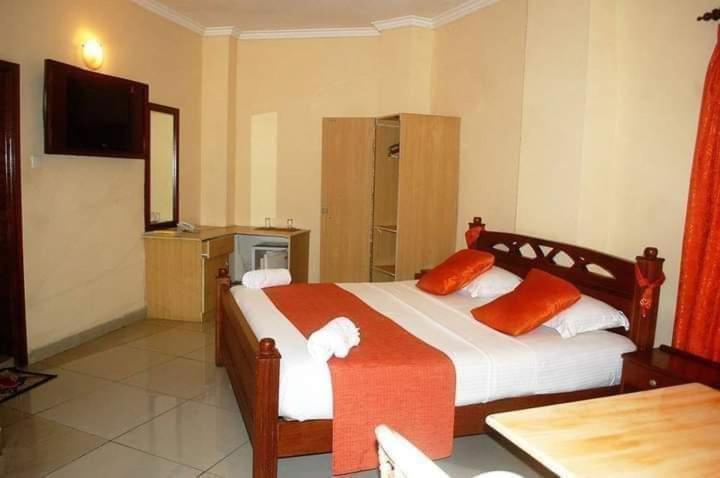 Postel nebo postele na pokoji v ubytování Regency Park Hotel