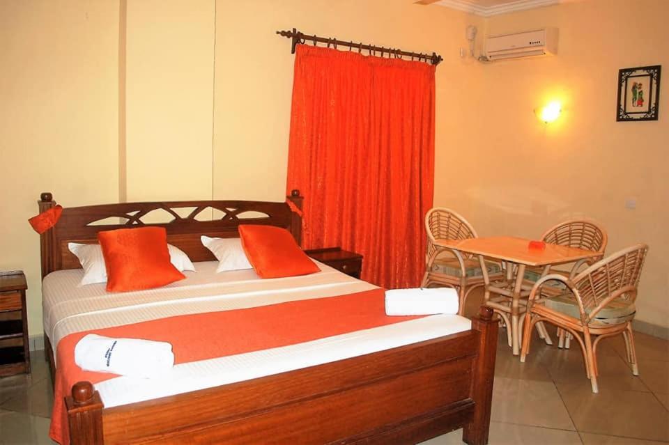 Postel nebo postele na pokoji v ubytování Regency Park Hotel
