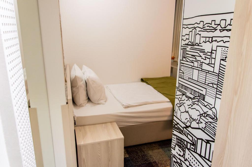 Postel nebo postele na pokoji v ubytování Hotel Cosmopolit