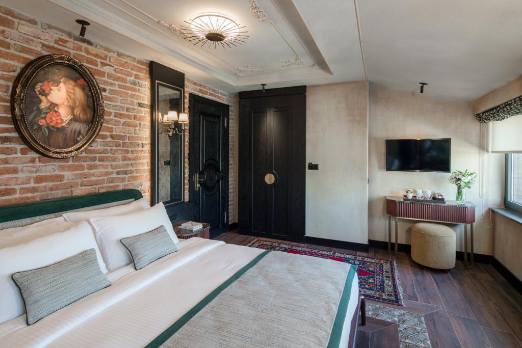 TV a/nebo společenská místnost v ubytování Tria Hotel Istanbul-Special Category