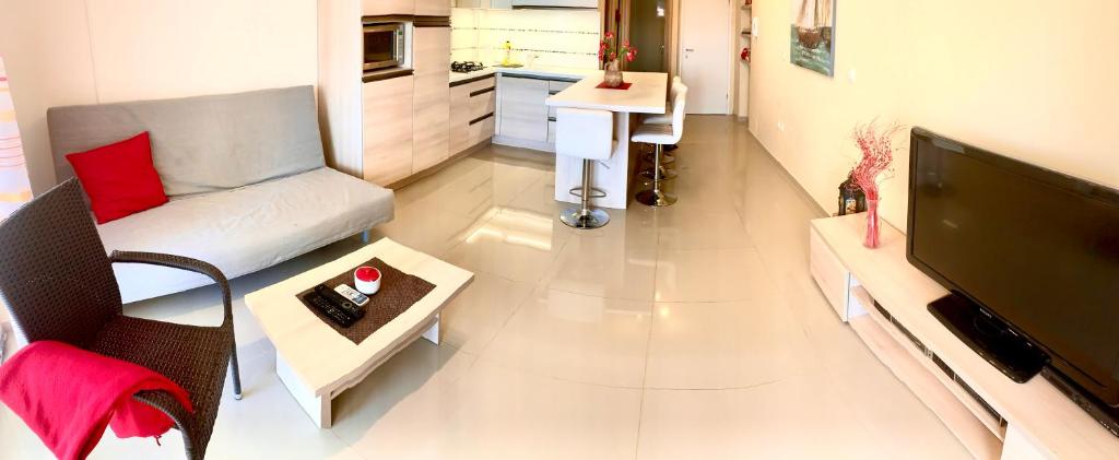 Televízia a/alebo spoločenská miestnosť v ubytovaní Apartment Lucie 4