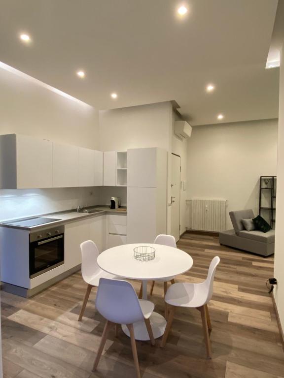 A kitchen or kitchenette at Suite boutique Moscova