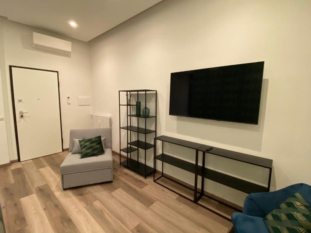 A television and/or entertainment centre at Suite boutique Moscova