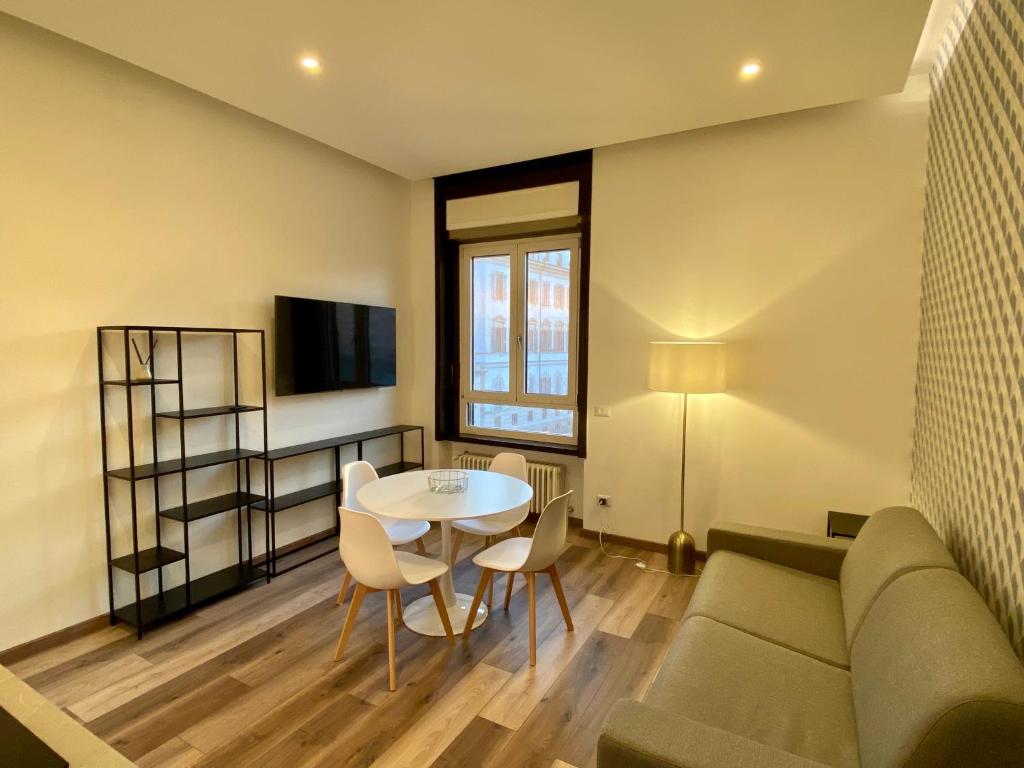 A television and/or entertainment centre at Suite boutique Moscova
