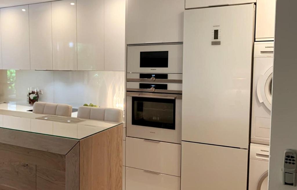 Kuchyň nebo kuchyňský kout v ubytování Marbella playa Residencial con piscina