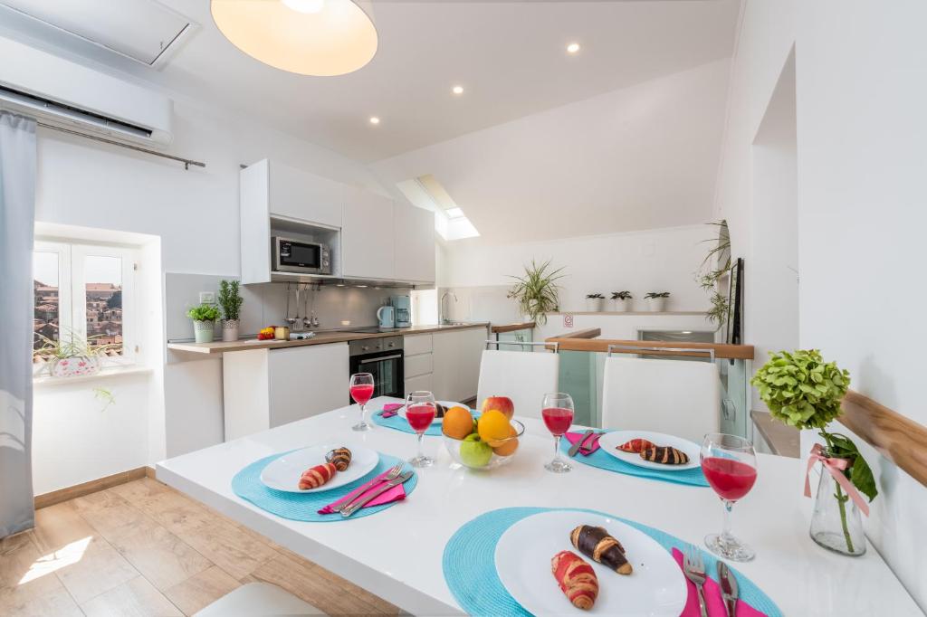 Kuchyň nebo kuchyňský kout v ubytování San Pietro apartment