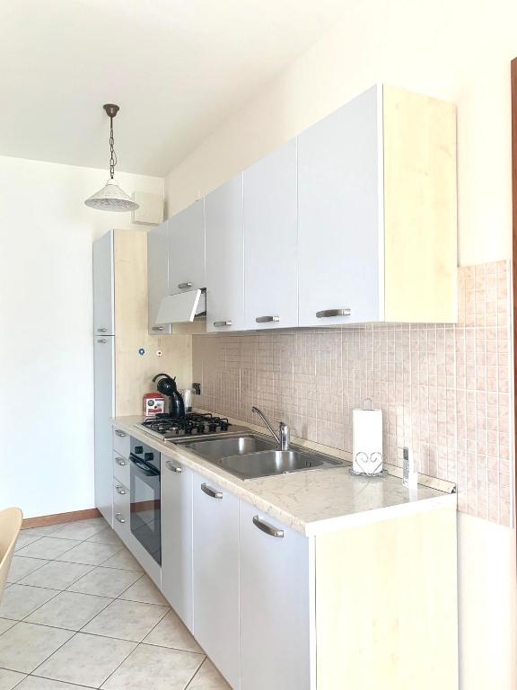 Kuchyňa alebo kuchynka v ubytovaní La casa di Paola