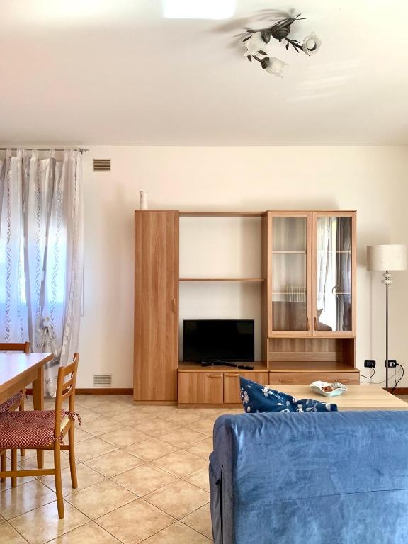 Televízia a/alebo spoločenská miestnosť v ubytovaní La casa di Paola