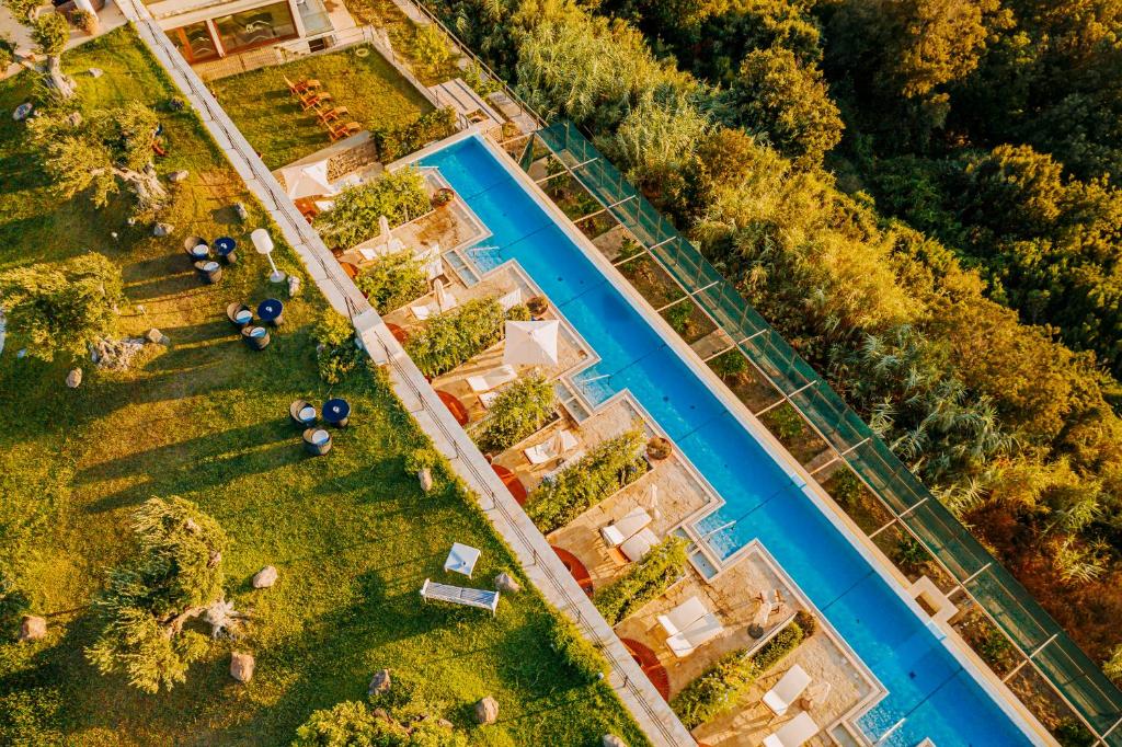 Bazén v ubytování San Montano Resort & Spa nebo v jeho okolí
