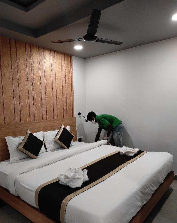 Postel nebo postele na pokoji v ubytování VIPs Hotel Olive