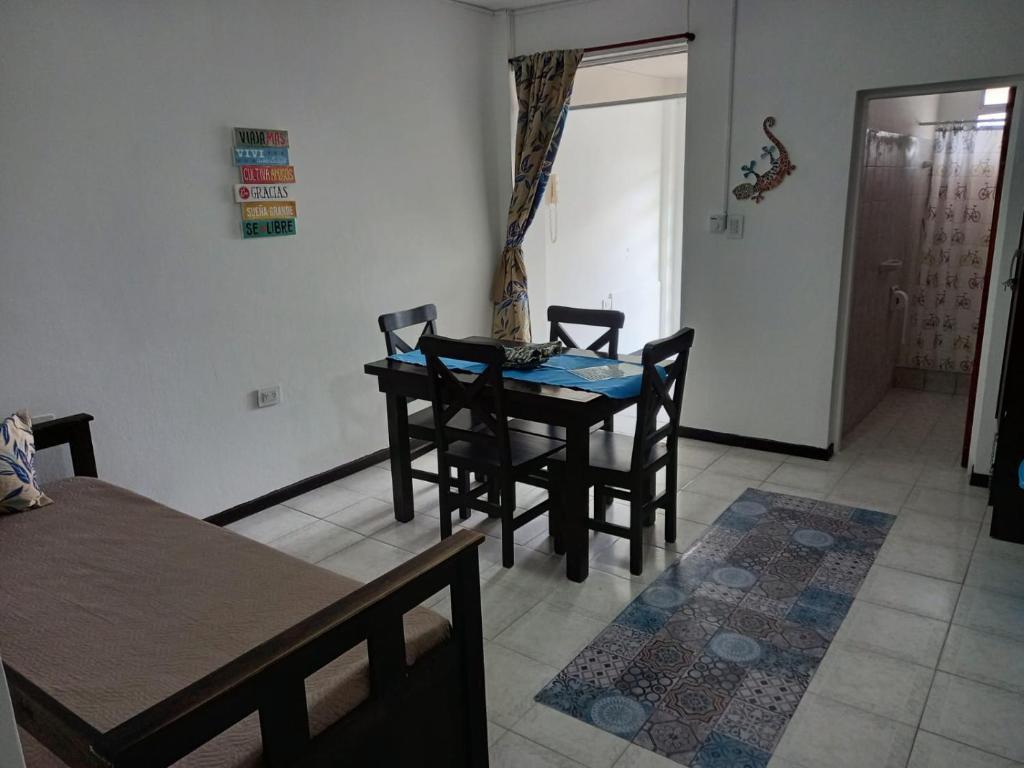 a living room with a dining room table and chairs at Departamento Centro in La Rioja